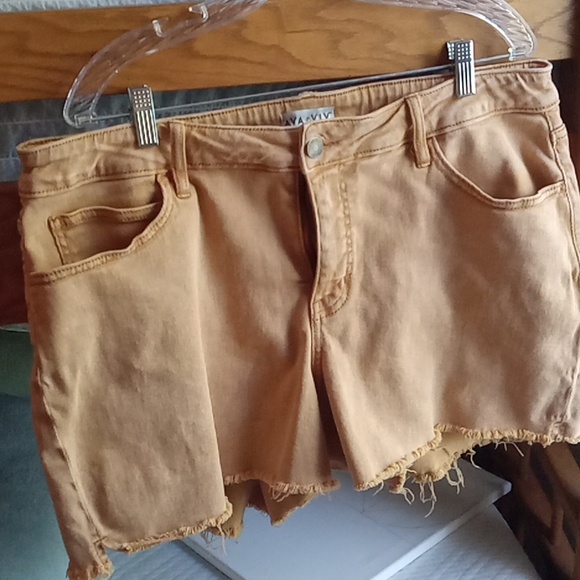 Ava & Viv Sand Mineral Wash Frayed Jean Shorts - Picture 5 of 5